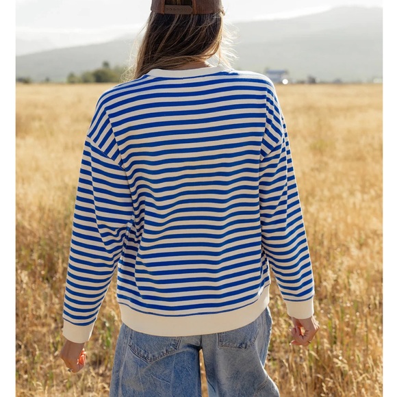 Classic Striped Oversized Crewneck - Picture 5 of 5